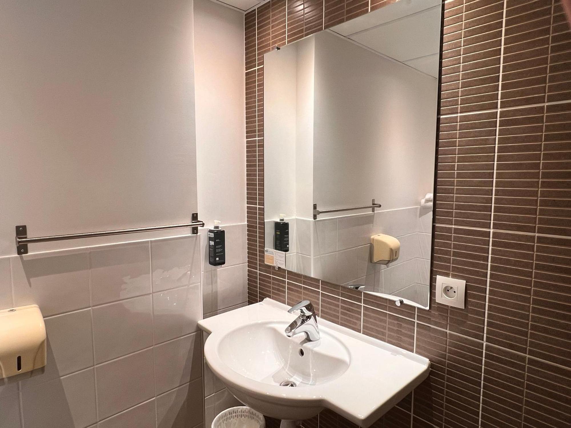 Brit Hotel Saint-Meen-Le-Grand En Broceliande Eksteriør billede
